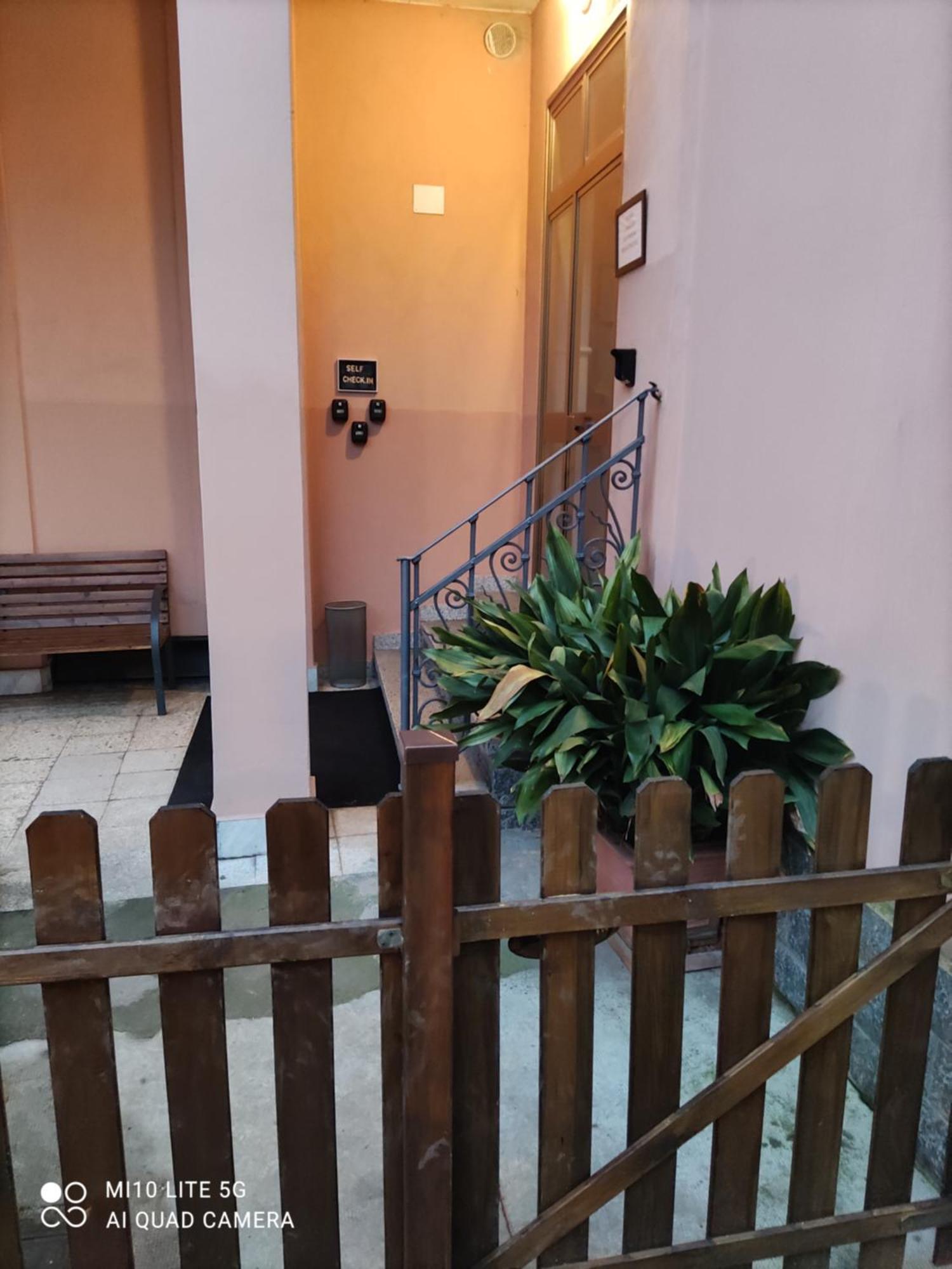 Hostal D'Annunzio House Cesano Boscone Luaran gambar