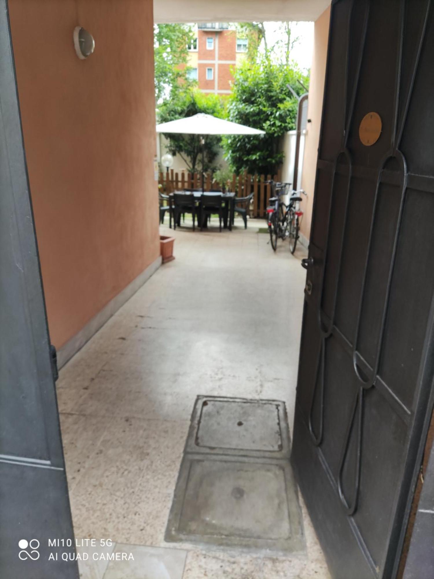Hostal D'Annunzio House Cesano Boscone Luaran gambar