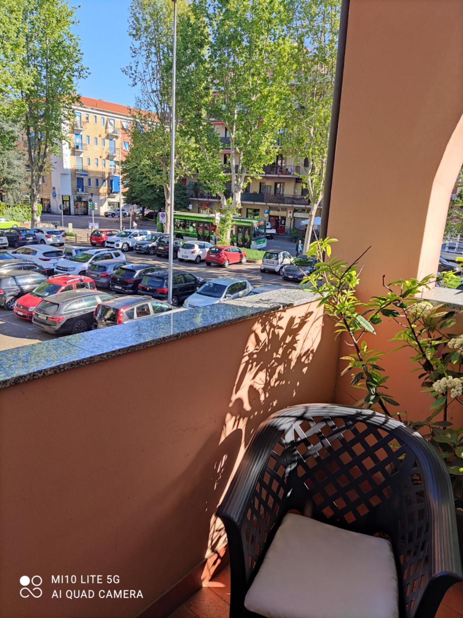 Hostal D'Annunzio House Cesano Boscone Luaran gambar